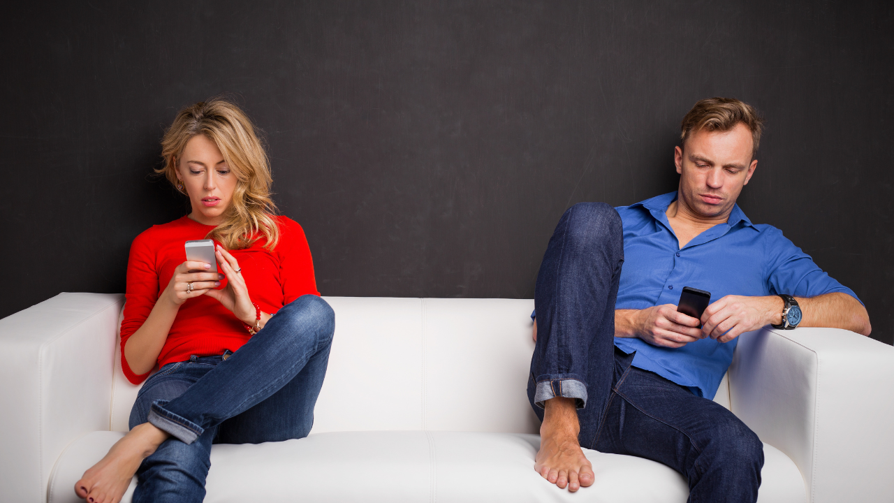 Are Phones and Computers Allowed in Couples Rehab?